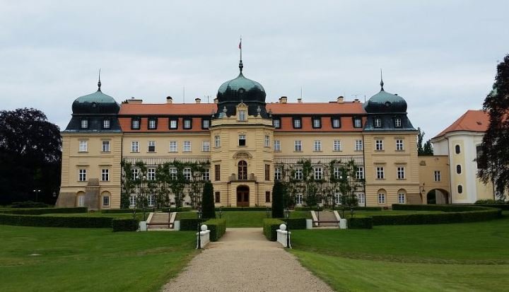Procházka v parku, muzeum sporťáků i parádní hřiště: Zajeďte si na výlet do Lán