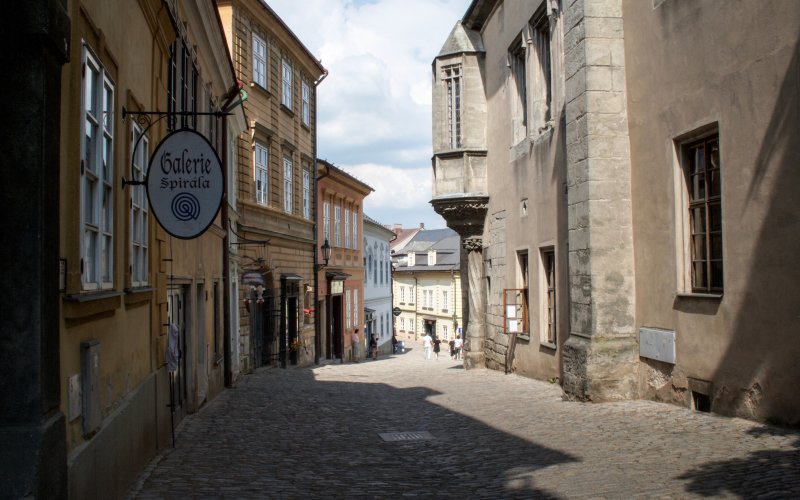 Centrum Kutné Hory je krásné historickými domy a vkusnými krámky se suvenýry.