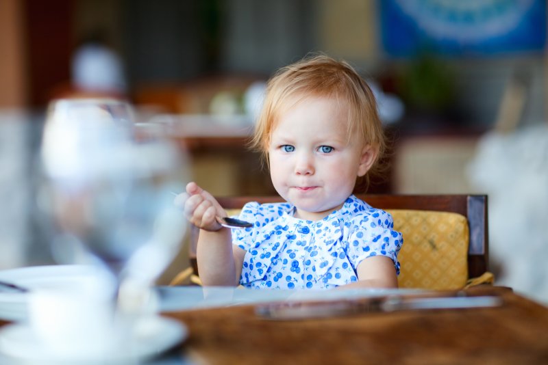 Může majitel restaurace omezit vstup dětem? Zdroj: BlueOrange Studio / Shutterstock, Inc.