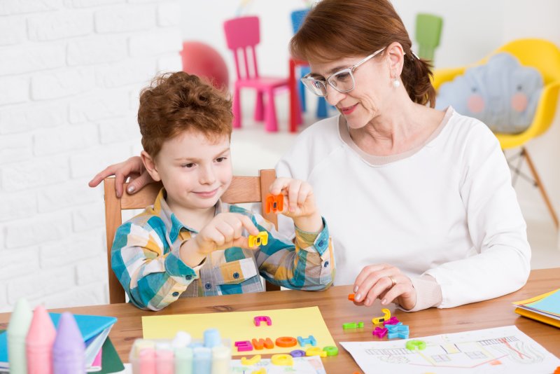 Péče o autistické dítě je náročná. Zdroj: Photographee.eu / Shutterstock, Inc.