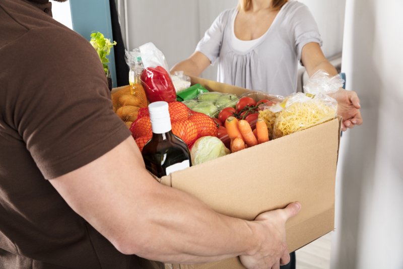Nechte si domů dovést potraviny bez závadných éček. Zdroj: Andrey Popov / Shutterstock, Inc.