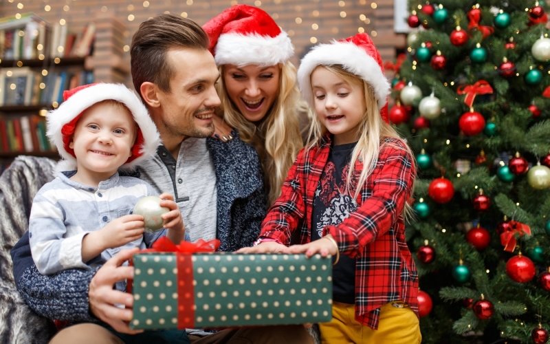 Dejte dětem pod stromeček hračky, které je naučí spoustu nového. Zdroj: Pressmaster/ Shutterstock, Inc.
