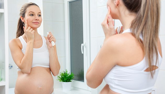 V těhotenství se mění hladina hormonů a s ní i potřeby pleti. Zdroj: Dr. Max.