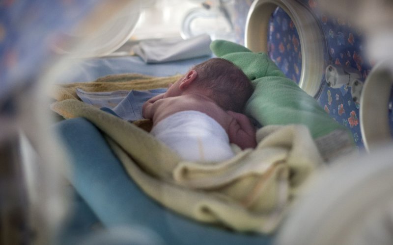 Světový den předčasně narozených dětí: Proč budou dominanty ČR zářit purpurovou barvou?