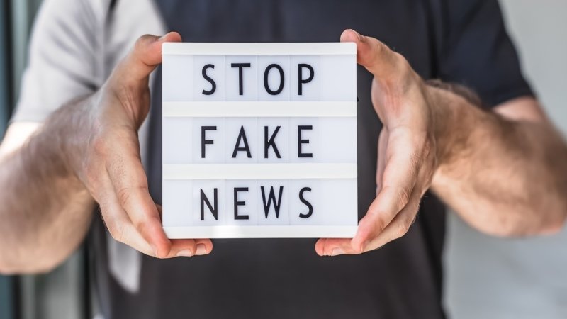 Známe pravdu! Sdílejte! Aneb Jak na hoaxy, fake news a další bláboly?
