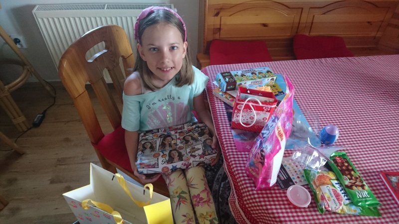 O Káju a jejího bratra Filipa se starají babička s dědou z otcovy strany. Zdroj: Daniela Seidlová.