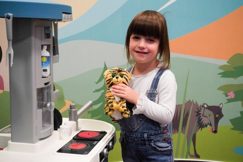 Hračka, která děti baví dlouhé hodiny? Vyzkoušeli jsme elektronickou kuchyňku Smoby