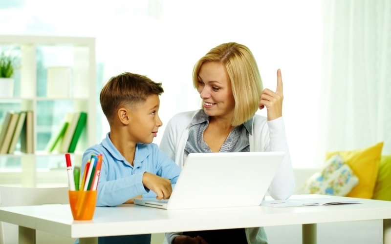 Učení on-line: Kantoři hledají způsob, jak usnadnit domácí výuku