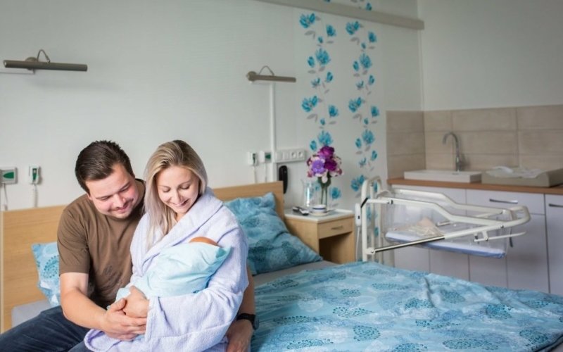 Mělnická porodnice se mění v moderní rodinné zařízení hotelového typu