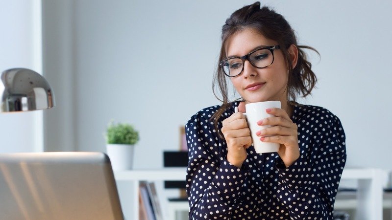Vyberte fotky, na kterých vypadáte přirozeně a jste si na nich skutečně podobní. Zdroj: Canva Pro