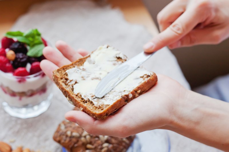 Zdravou svačinou může být i chleba s margarínem. Zdroj: Shutterstock.