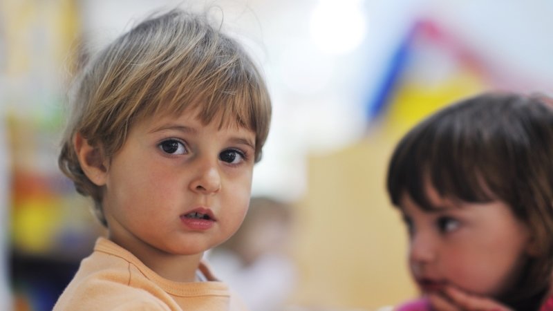 Staronové jesle mají nahradit dětské skupiny. Rodiče i zřizovatelé jsou proti